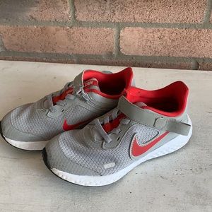 Nike Flyease Revolution kids shoe